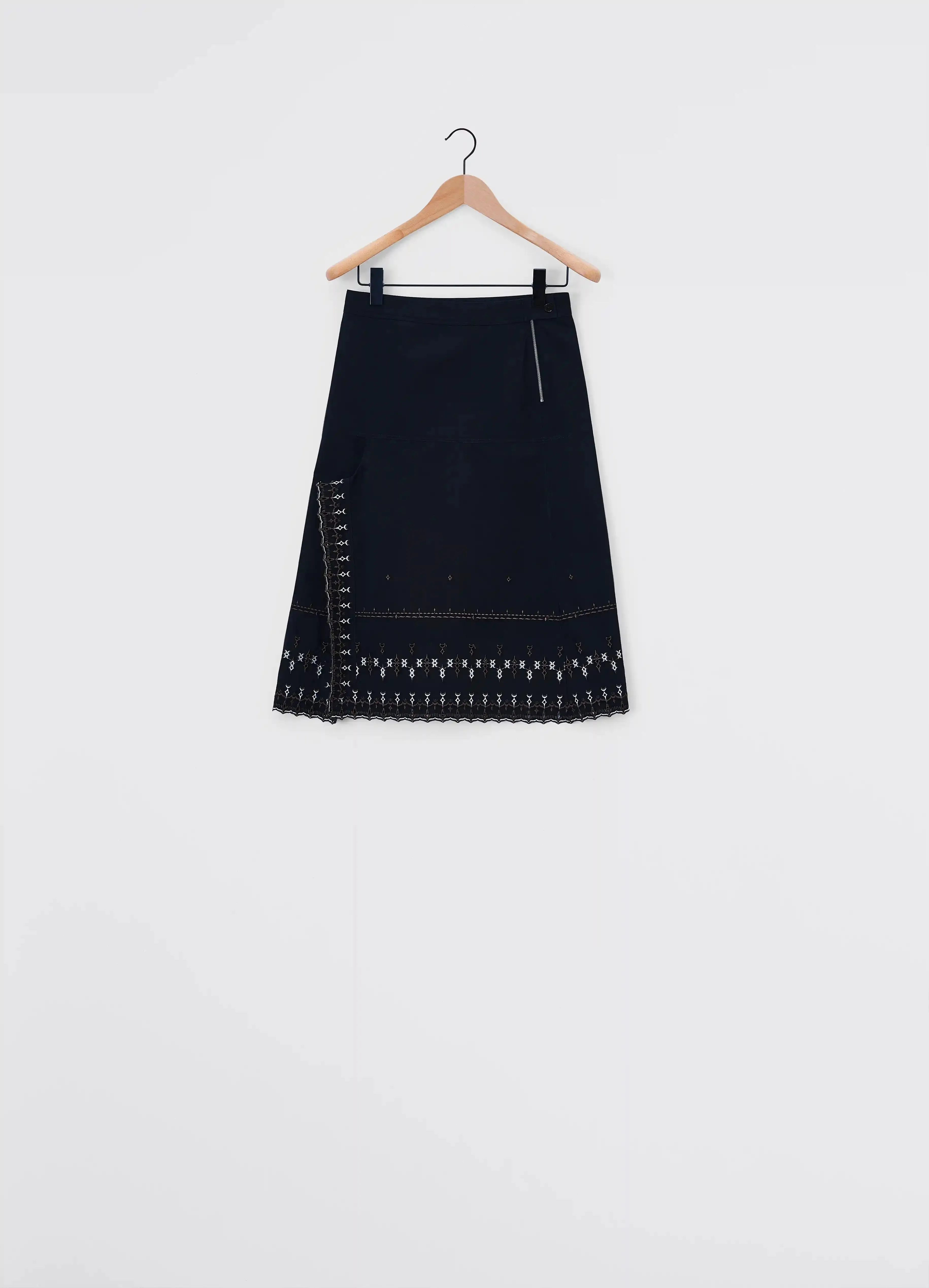 EMBROIDERED SKIRT WITH SLIT