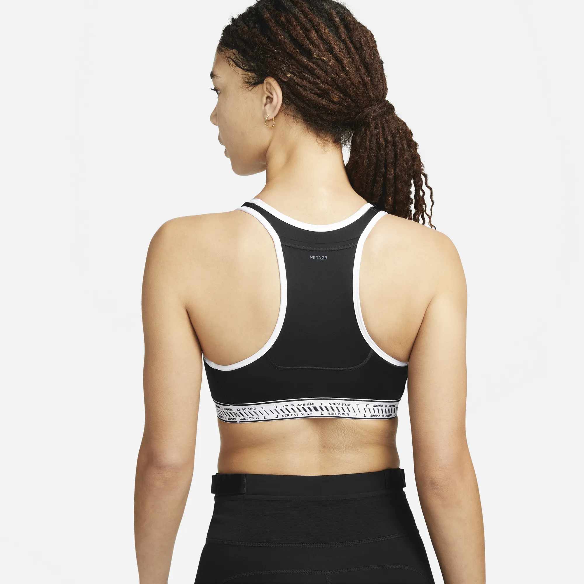 Women's Swoosh On The Run Bra (010 - Black/White/Black/White)