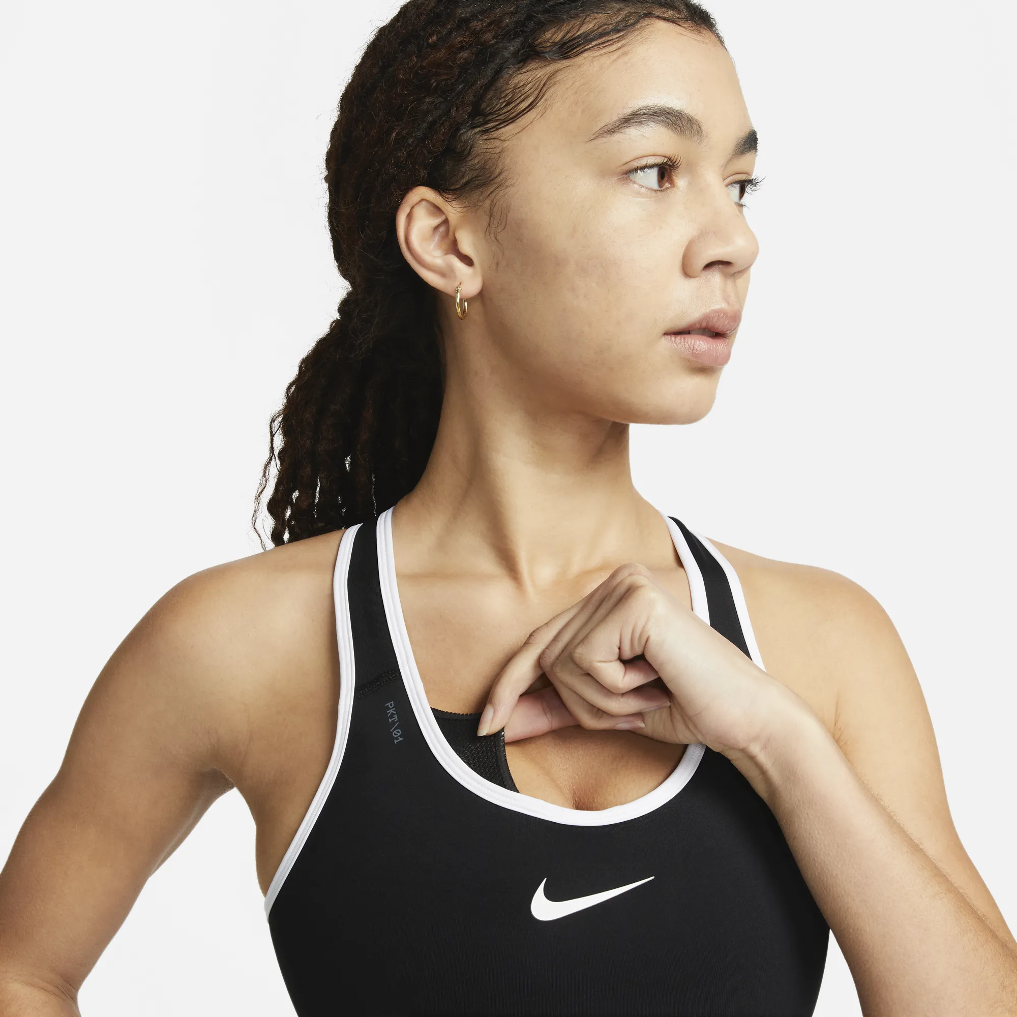 Women's Swoosh On The Run Bra (010 - Black/White/Black/White)